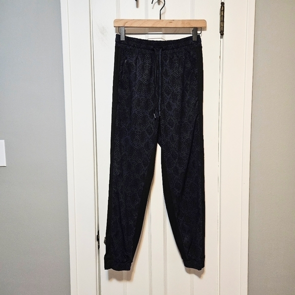 Athleta Printed Brooklyn Jogger Python - Picture 9 of 9